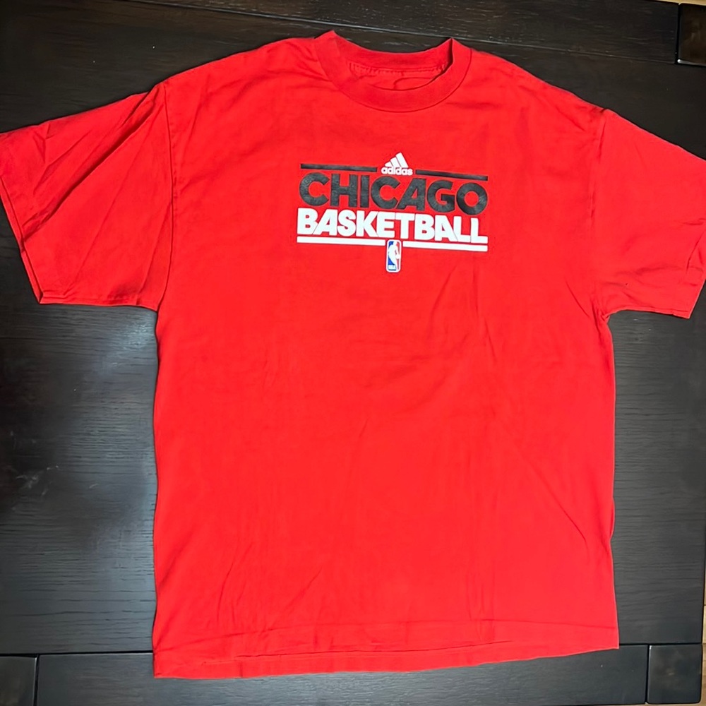Men’s ADIDAS NBA Chicago Basketball TShirt -Size XL